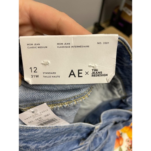 American Eagle Mom Jeans Blue Denim Classic Fit Cotton Womens 12/31 - Picture 7 of 9